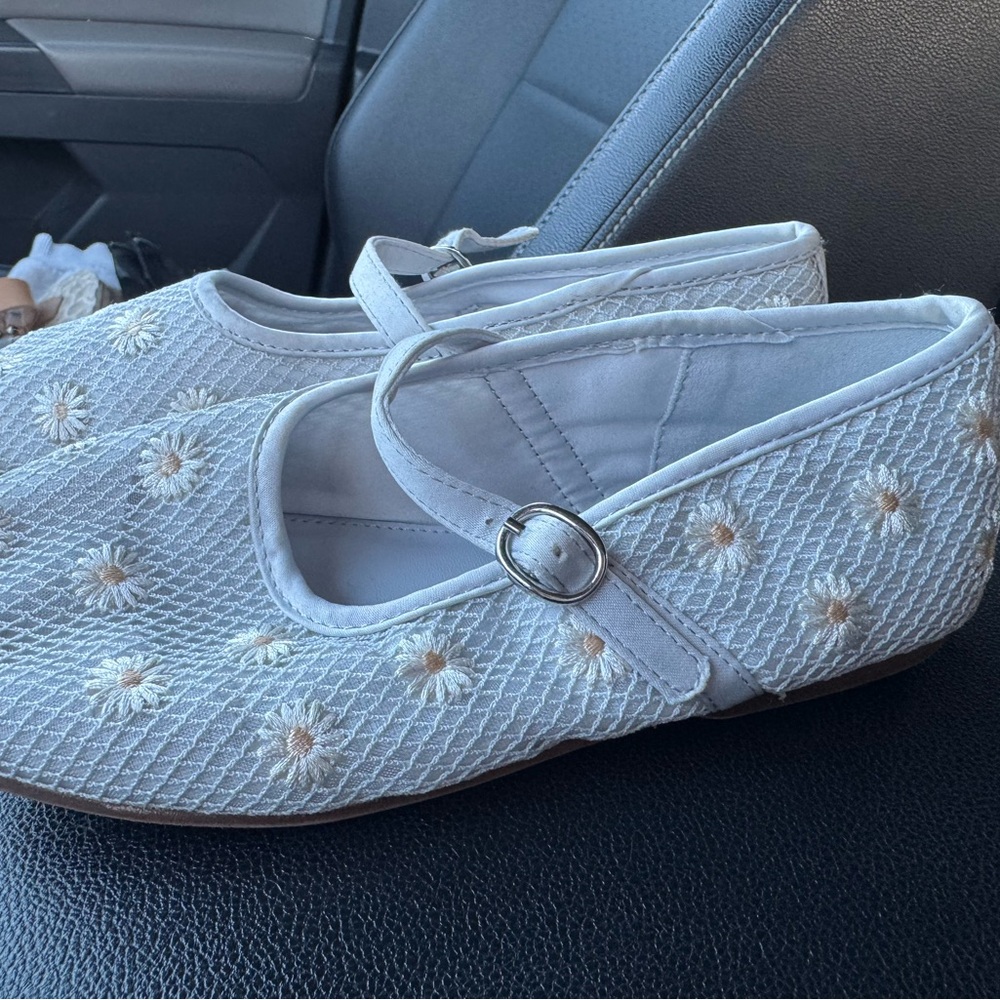 Girl’s floral mesh ballet flats